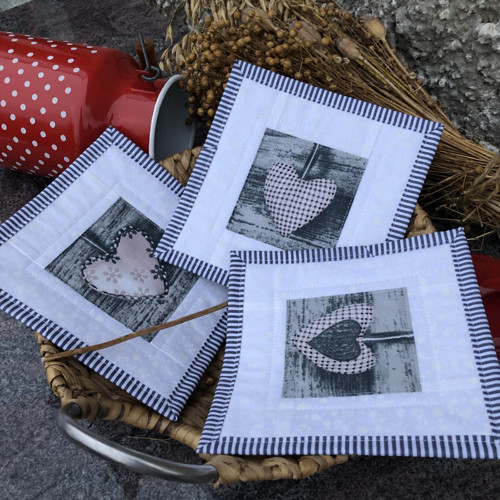 Podkafíčka se srdíčkem 18x18 cm