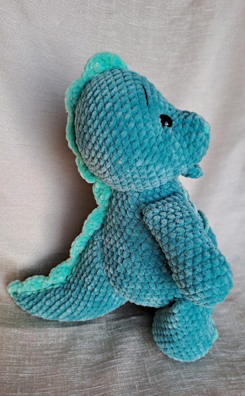 Háčkovaný dinosaurus zelený