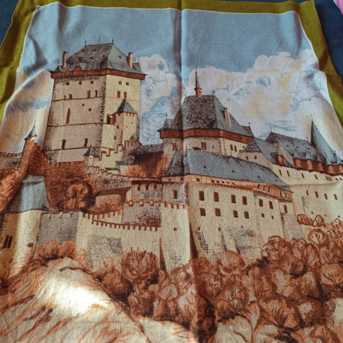 Velká utěrka s vyobrazením Karlštejna