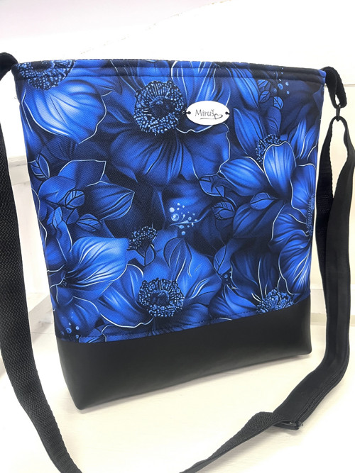 Crossbody - kabelka - květy v modrém