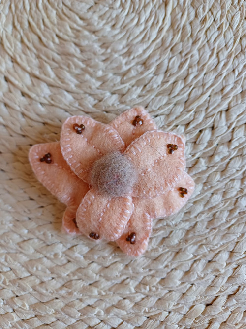 Plstěná brož