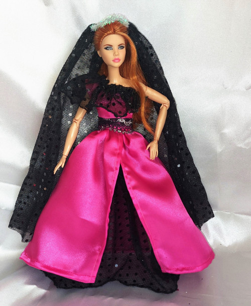 Černo-růžové šatičky se závojem pro Barbie