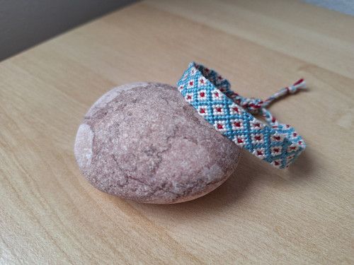 Macramé náramek světle modrý — foto 1