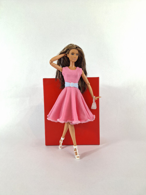 Elegantní letní šaty pro panenku Barbie č-6