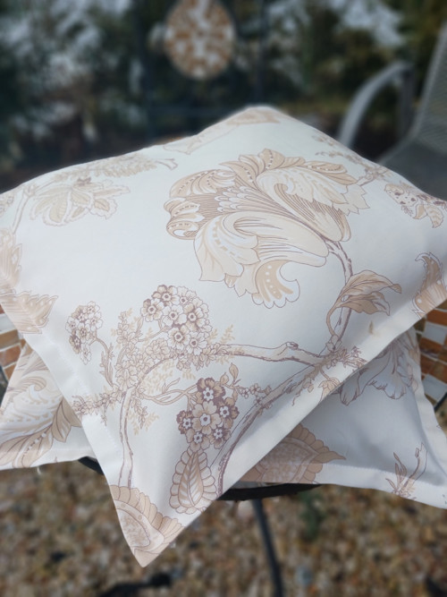 Povlak s béžovými květy 1
