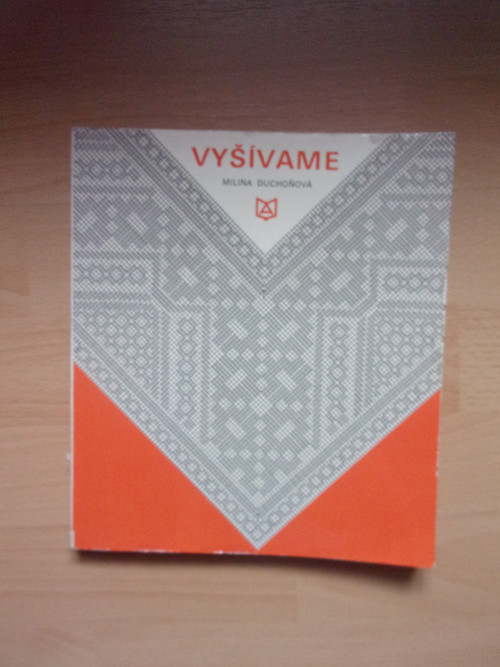 Kniha Vyšíváme 1977