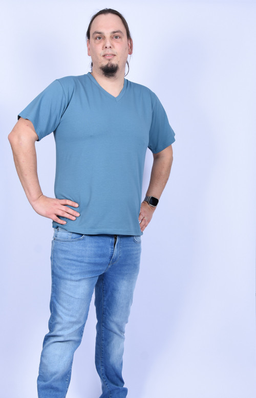 Pánské tričko s výstřihem do "V" JEANS