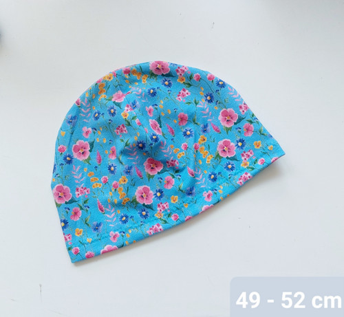 Květovaná čepička 49 - 52 cm