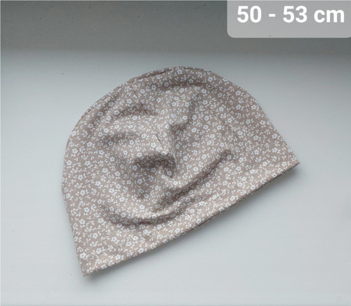 Květovaná čepička 49 - 52 cm