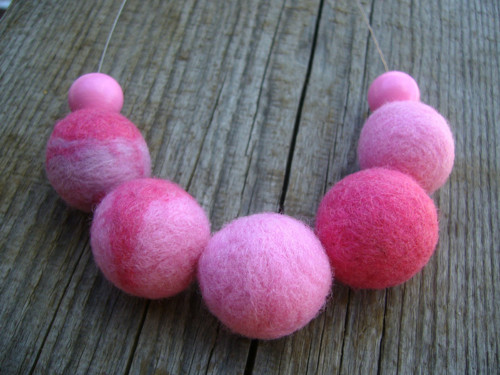 Plstěné korále / pink — foto 1