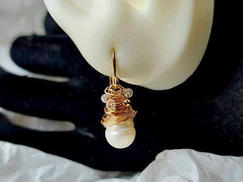 "LEDÍ"GOLD FILLED náušnice, perly, měsíční kameny