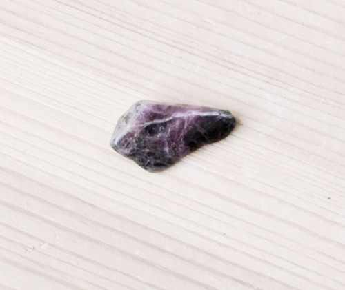 Turmalín růžový barevný valounek 27x15x8mm
