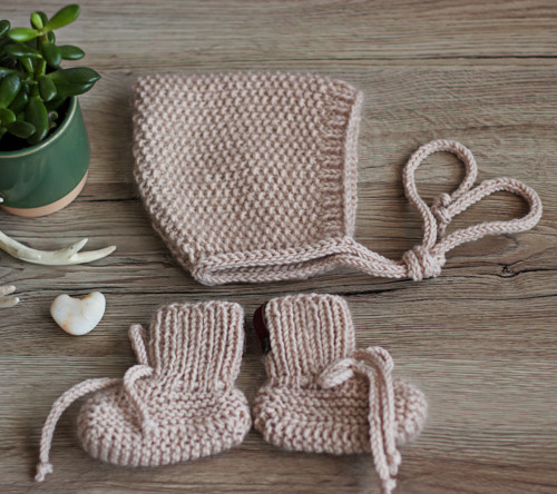 Čepička - bonetka+papučky 0-3M — foto 1