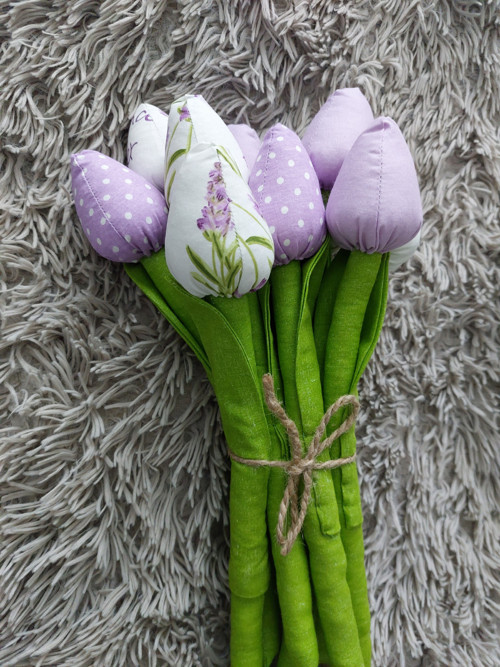 Set šitých tulipánů