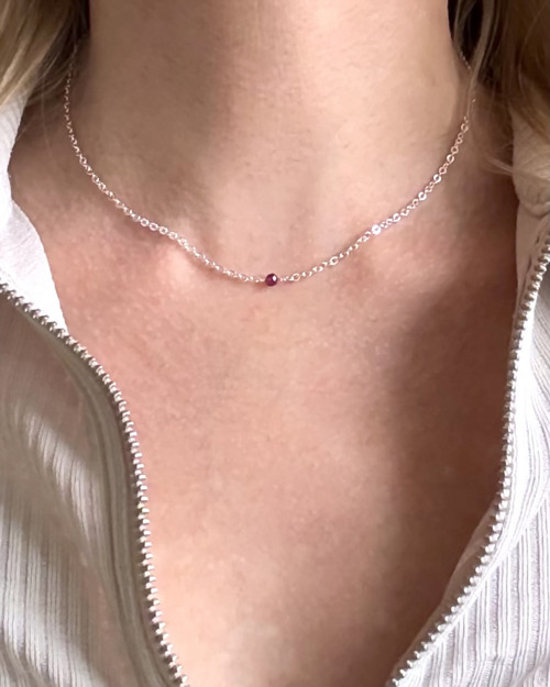 Náhrdelník choker s broušeným granátem — foto 1