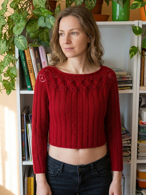 Crop top s kruhovým sedlem