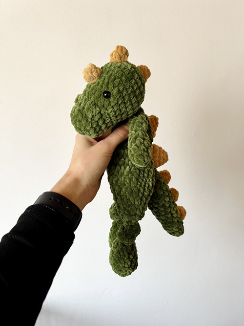 Háčkovaný dinosaurus