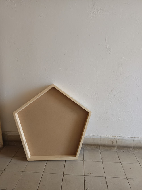 Dřevěný rám pětiúhelník 50cm