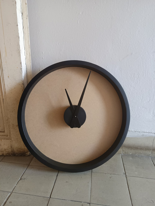 Hodiny v kulatém rámu na mechový obraz 50 cm