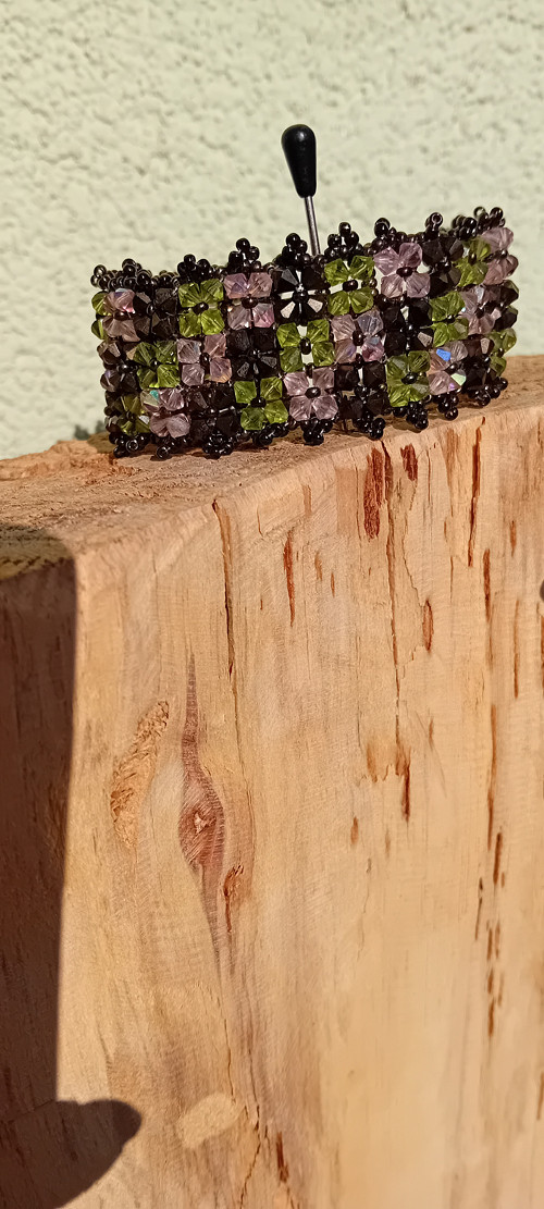 Swarovski masivní náramek v barvách jara