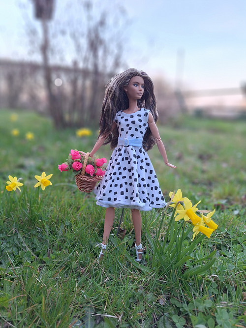 Elegantní letní šaty pro panenku Barbie č-10