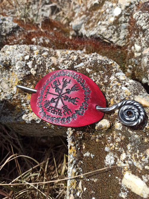 Spona do vlasů Vegvísir — foto 1