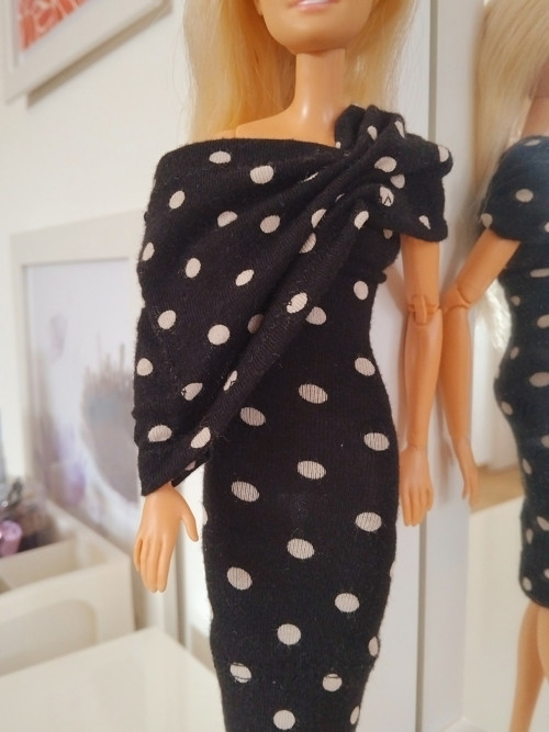 Šaty pro barbie plesové