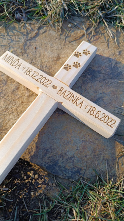 Dřevěný křížek pro pejska nebo kočičku