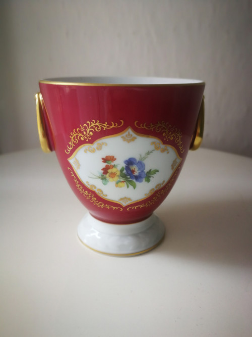 Porcelánový květník