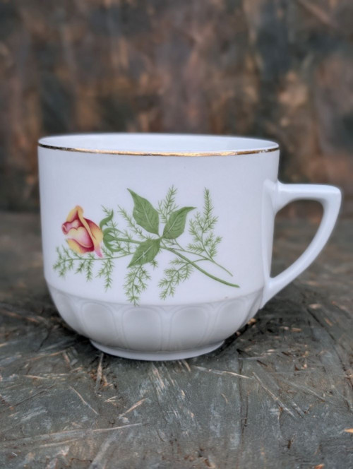 Vintage porcelán. buclák s růží, Dubí.