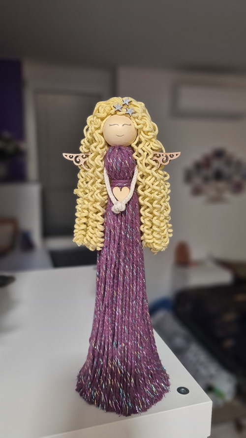 Macrame anděl s kudrnatými vlásky