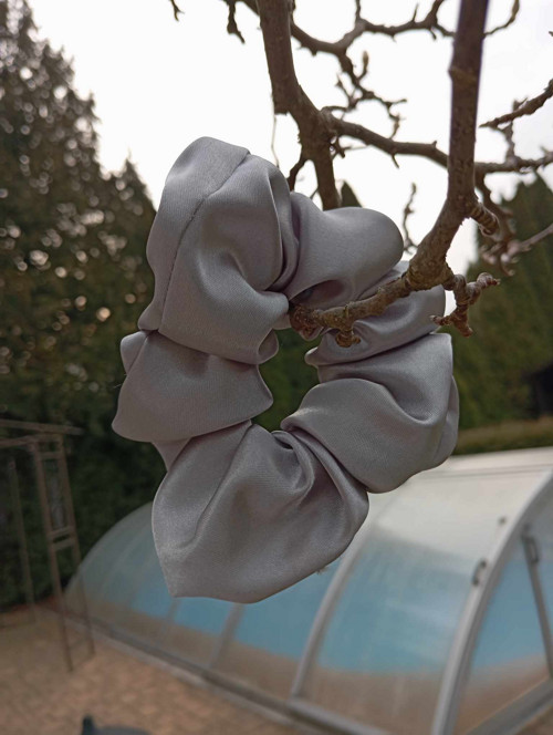 SCRUNCHIE gumička šedá