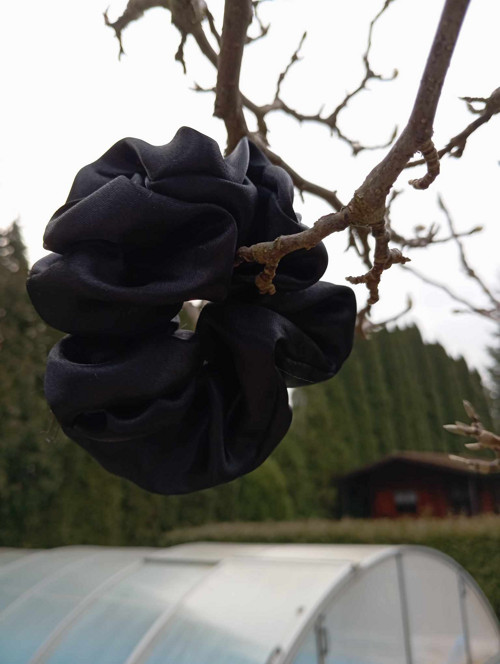 SCRUNCHIE gumička černá