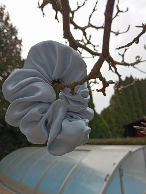 SCRUNCHIE gumička stříbrná