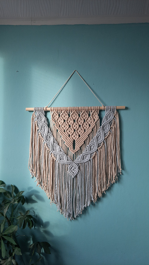 Závěsná macramé dekorace 60x60cm písková- šedá