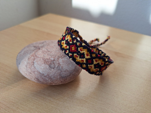 Macramé náramek tmavě modrý