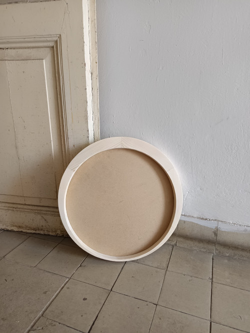 Dřevěný kulatý asymetrický rám na mech.obraz 50cm