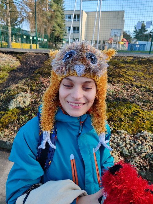 Ušanka SOVA V BARVĚ KARI