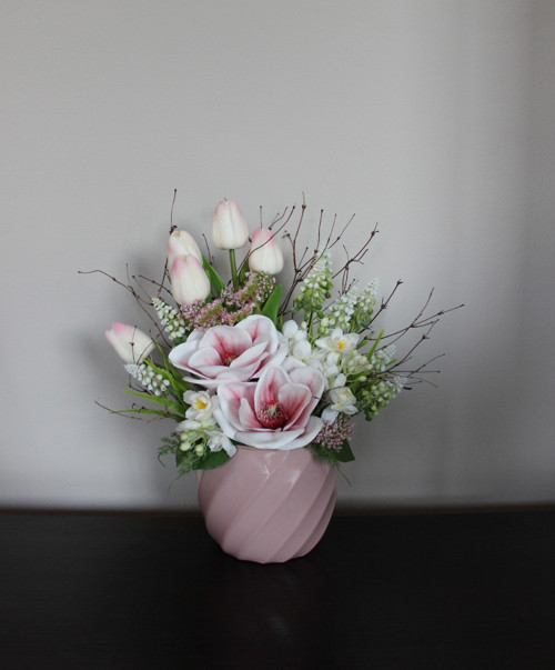 Keramická mísa s tulipány, modřenci a magnoliemi