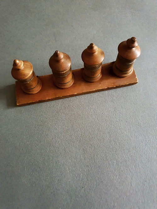 Kousek kredence