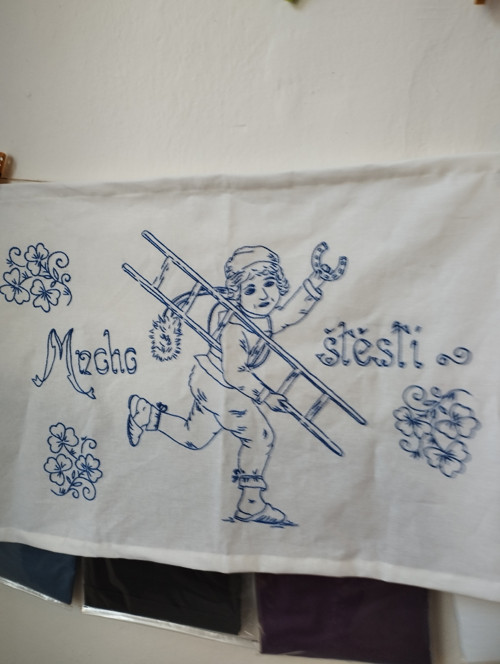 Ručně vyšívaná kuchyňka KOMINÍČEK