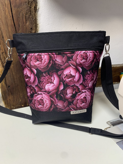 Pivoňky s černou - crossbody taška
