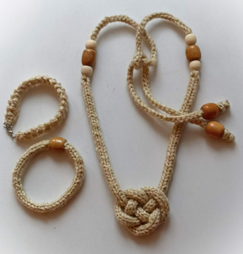 Náhrdelník - dutinkový - MACRAMÉ - velký květ