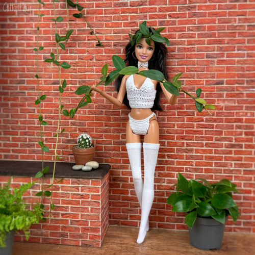 Bílé nadkolenky pro Barbie