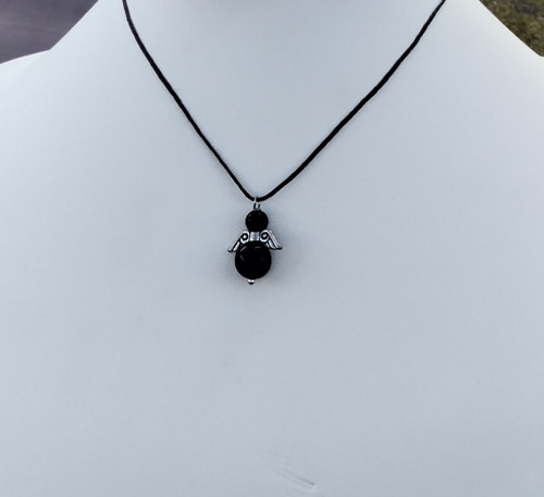 Anděl štěstí náhrdelník talisman na šňůrce