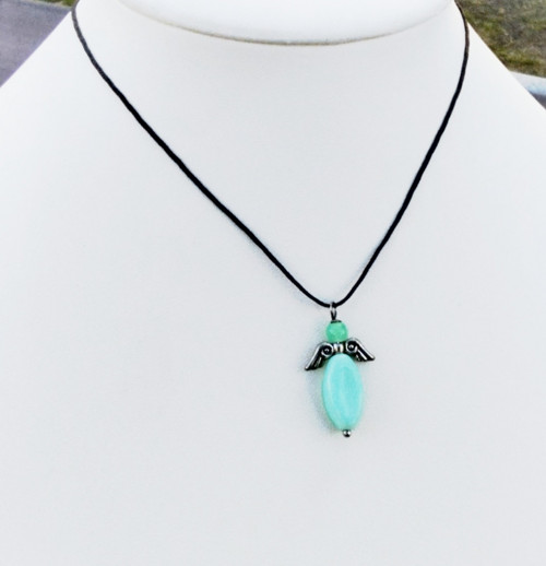 Anděl štěstí náhrdelník talisman na šňůrce