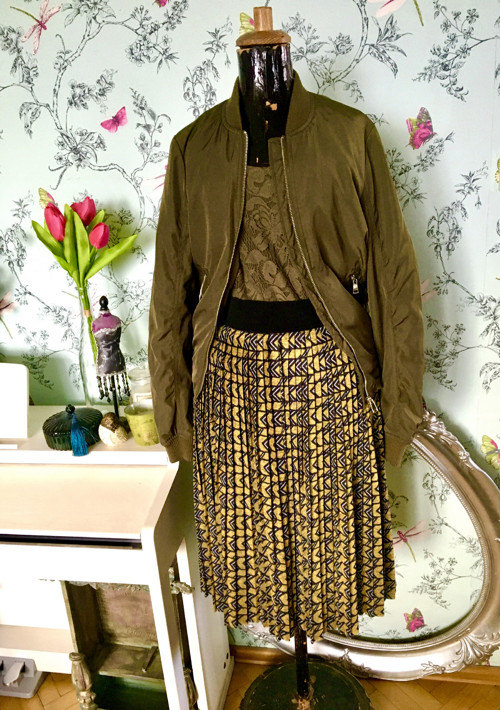 Bunda bomber v khaki — foto 1