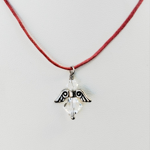 Anděl štěstí náhrdelník talisman na šňůrce