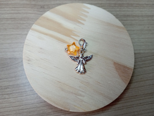 323 - Přívěsek - hvězdný andílek (oranžová)