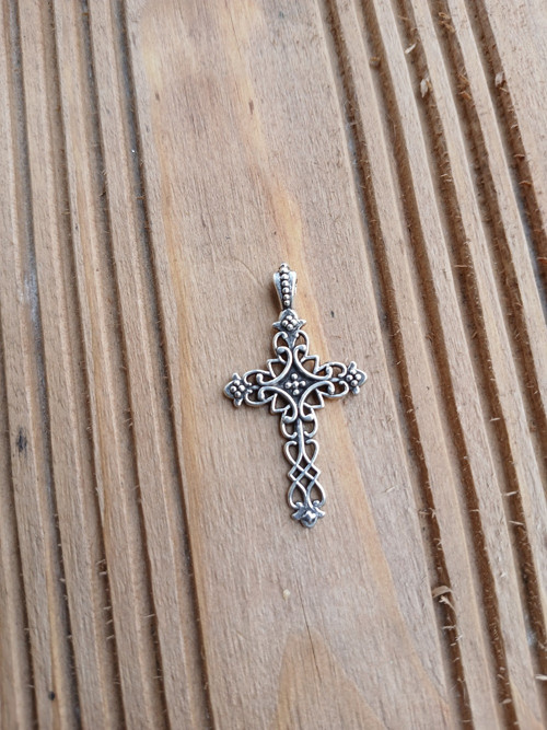 Křížek 40 x 22 mm starostříbrný